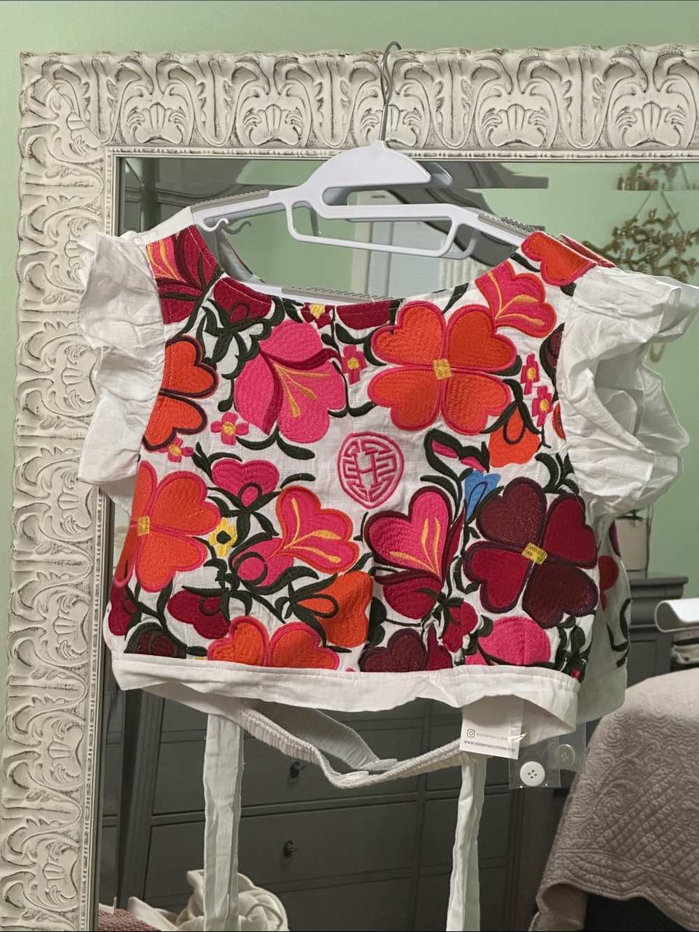 Herencia Floral Embroidered Crop Top with Ruffle Sleeves & Open Back